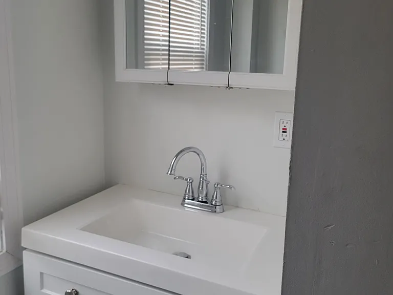 176 Thompson St — Photo 7