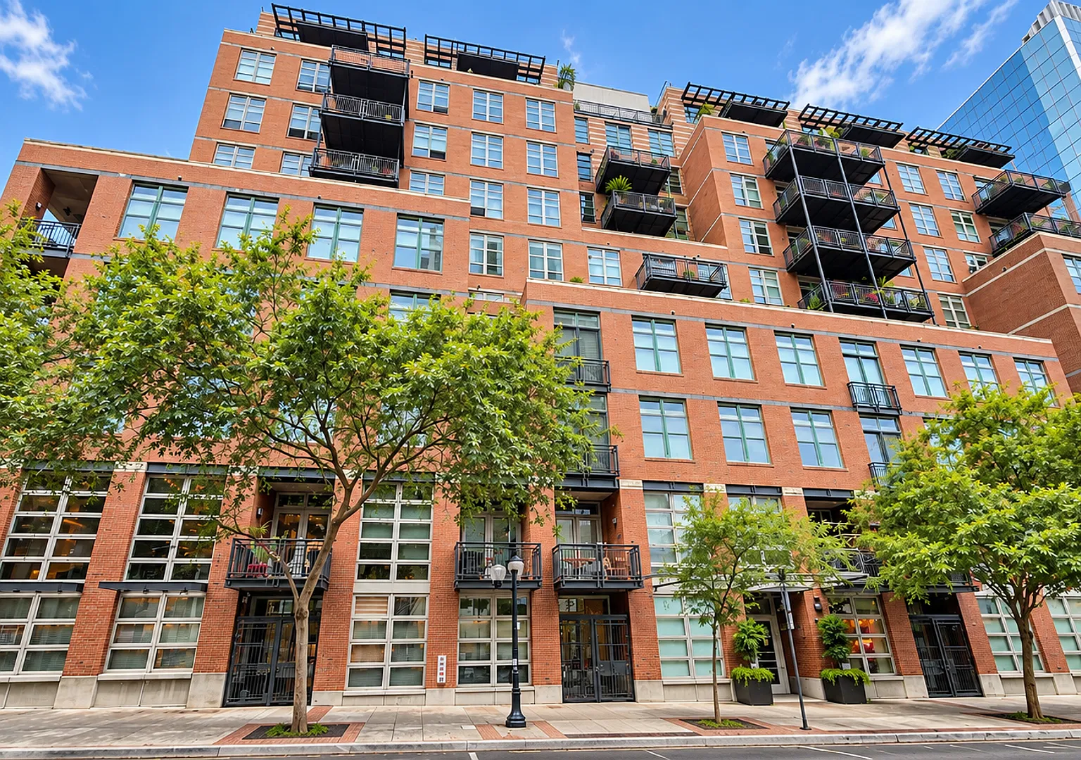Spacious Luxury Loft with 2 Baths, 2 Parking Spaces in Downtown San Diego — Photo 1