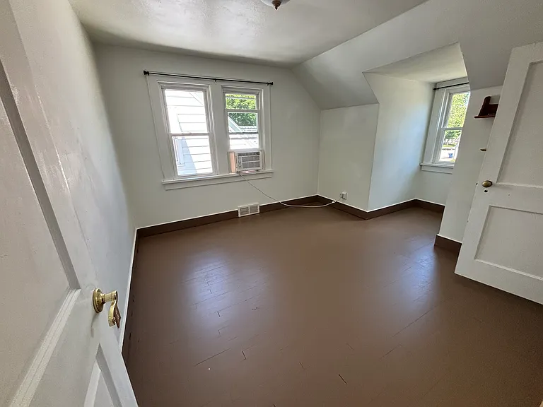 517 Columbia Ave — Photo 9