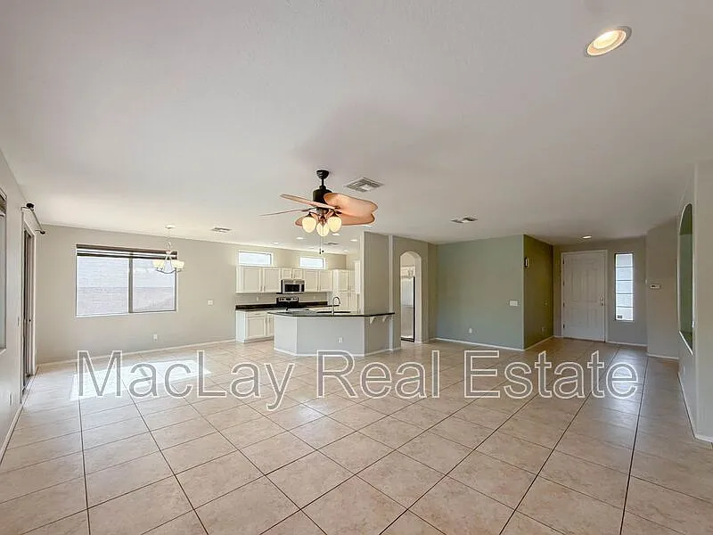 4 bed, 2.0 bath, 2134 sqft, $2,600 — Photo 3