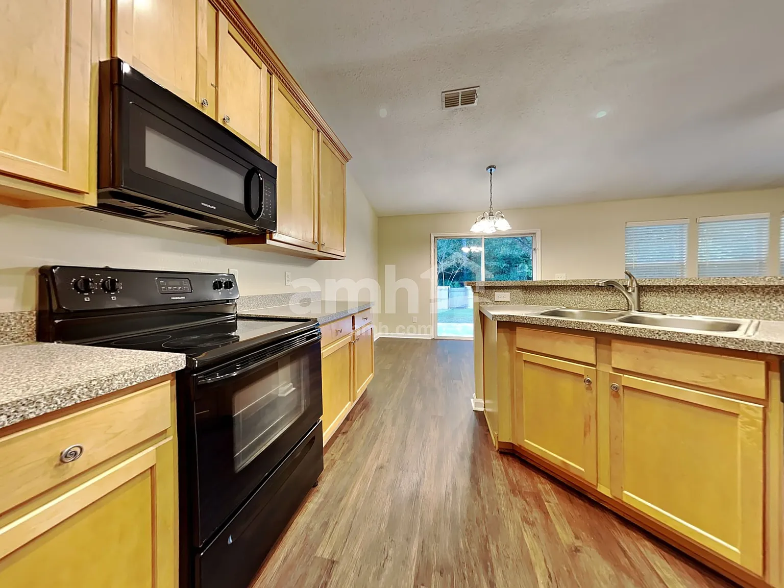 3 bed, 2.0 bath, 2156 sqft, $2,195 — Photo 4