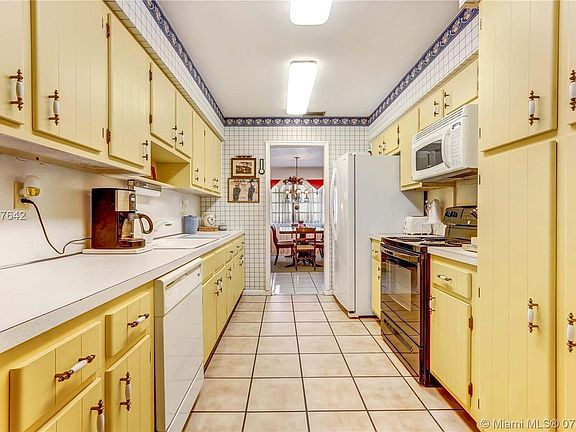 4th image of 7031 Miami Lakeway S