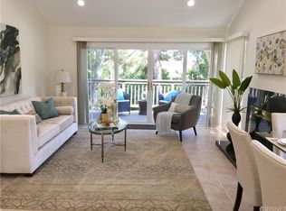 2 N Meadowlark Ln, Oak Park, CA 91377
