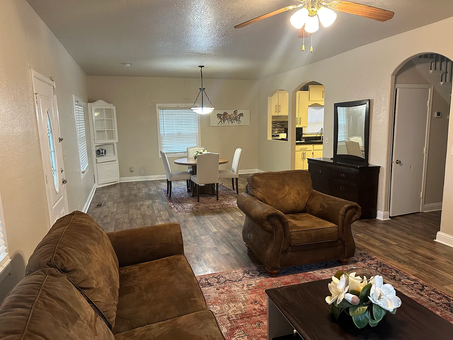 4 bed, 1728 sqft, $2,500 — Photo 2