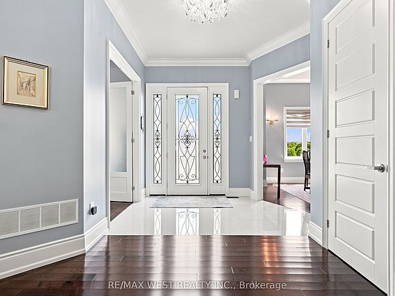 5th image of 9450 Wellington St #124