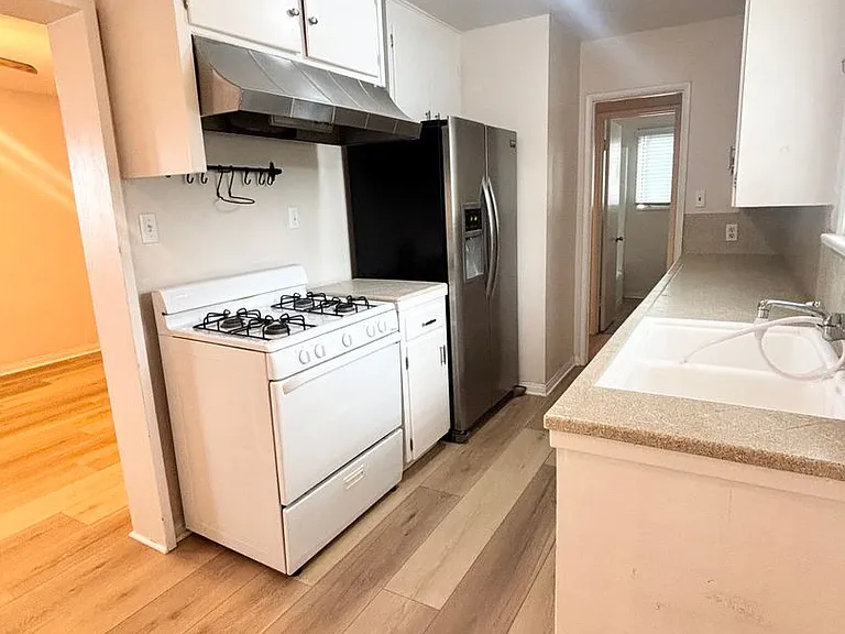 215 Avenida Granada — Photo 5