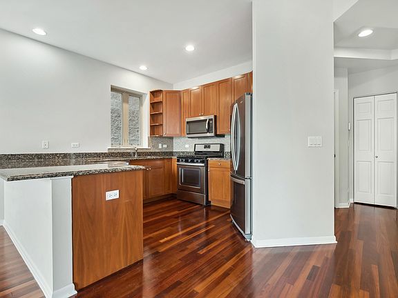 4th image of 4913 N Lincoln Ave #2