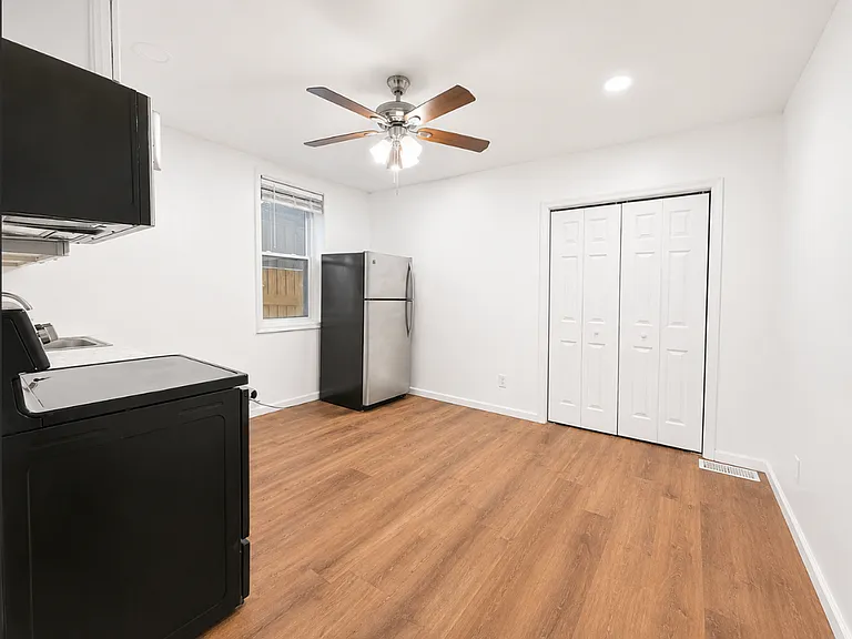 318 N Paca St — Photo 2