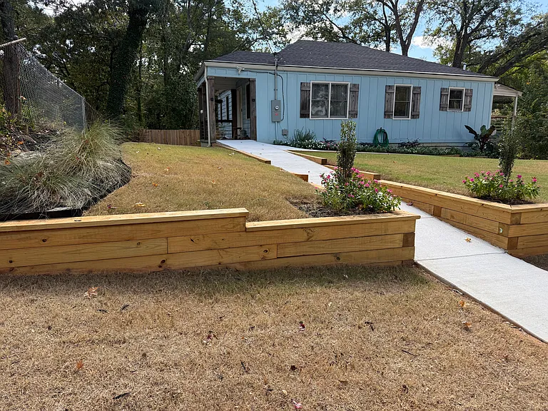 1232 Almont Dr SW — Photo 1
