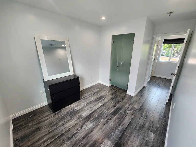 6827 Murietta Ave — Photo 38