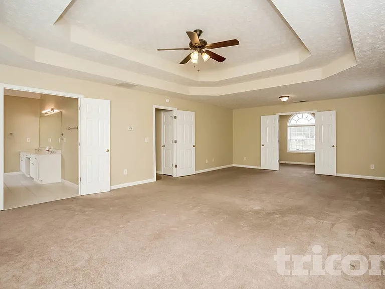 585 Chastleton Dr — Photo 9
