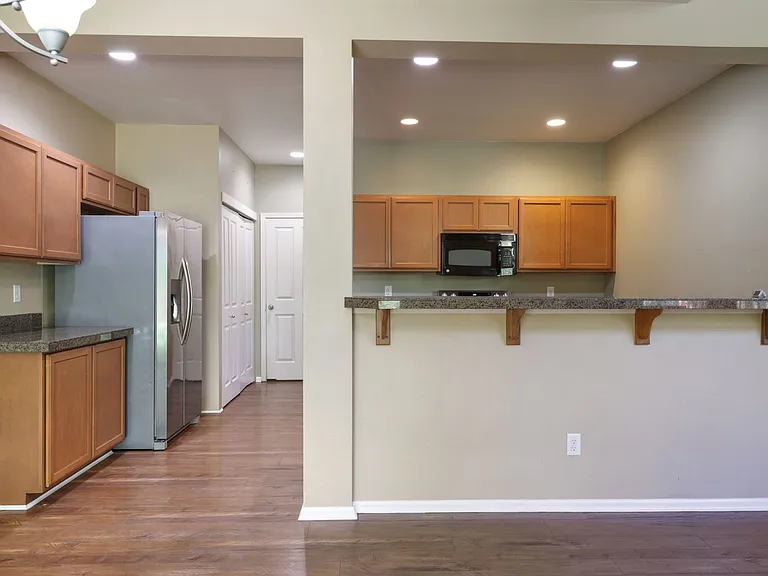 1094 Ebbets Dr SW — Photo 9