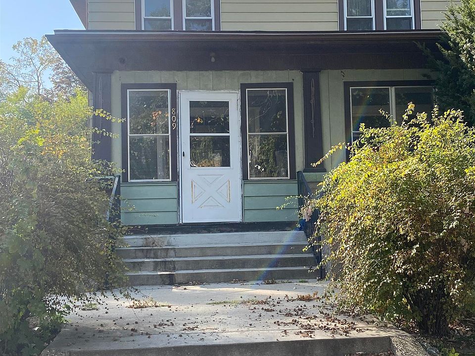 2nd image of 809 Tremont St