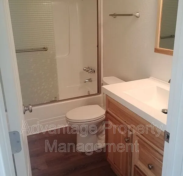 1708 Del Rio Ave SE — Photo 5