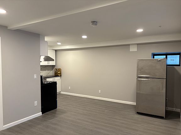 4th image of 71 Franklin St #1B