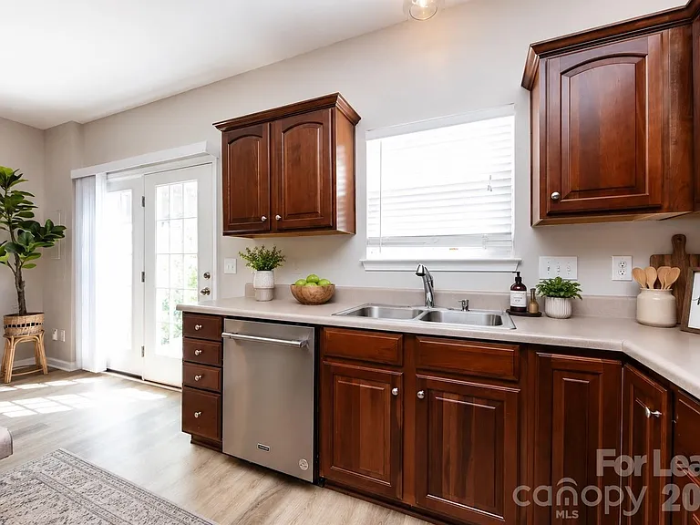 9535 Lina Ardrey Ln — Photo 10