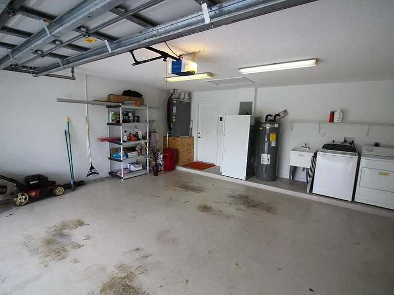 147 NW 10th Ave — Photo 7