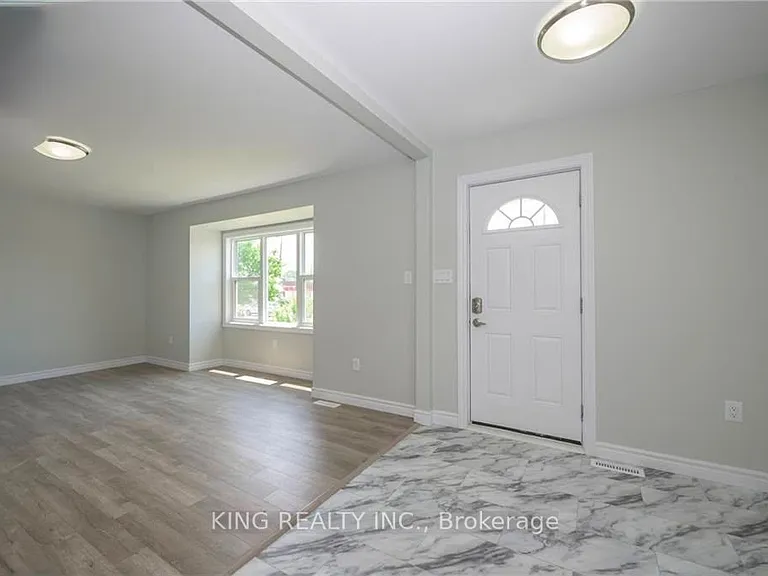 1224 Oxford St E — Photo 13