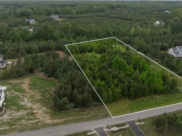 1735 Fishers Pond Dr, Maidens, VA 23102