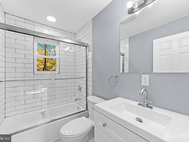 245 William St #C — Photo 7