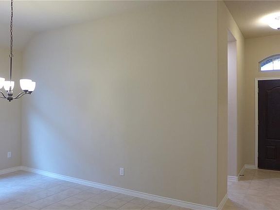 2nd image of 3314 Rosewood Ln