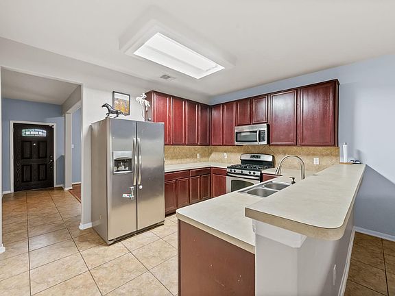 4th image of 903 Northgate Springs Dr