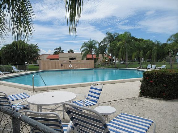 4th image of 2041 NE Collins Cir APT 50