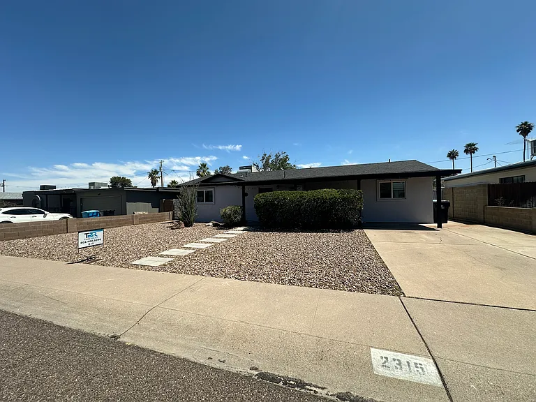 2315 E Marmora St — Photo 2