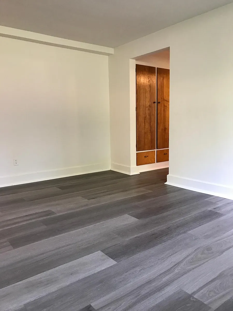 Garden Level Apartment - 125 Kenberry Dr #6