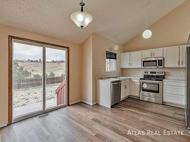 8150 Camfield Cir — Photo 3