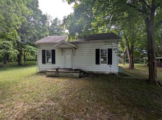 812 Veterans Memorial Dr, Staunton, IL 62088