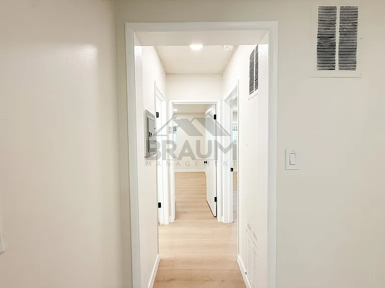 13129 OXNARD ST. — Photo 12