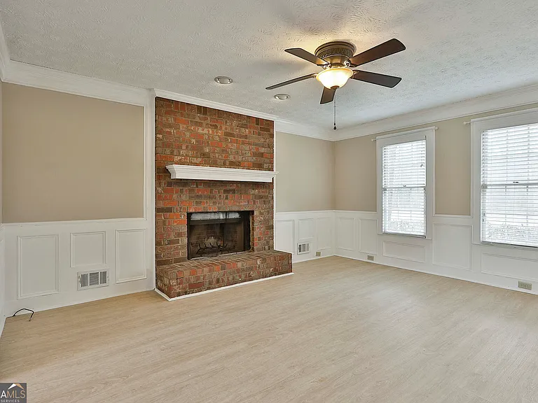 544 Sullivan Rd — Photo 7