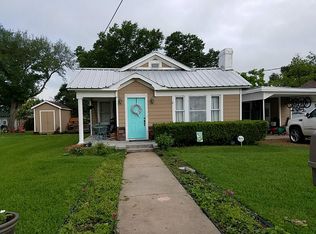 236 S Live Oak St, Bellville, TX 77418