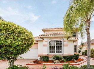 1540 Lacosta Dr W, Pembroke Pines, FL 33027