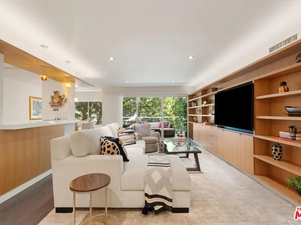 11657 Chenault St #308, Los Angeles, CA 90049