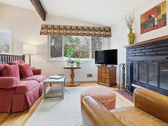 5th image of 69 Robbins Rd