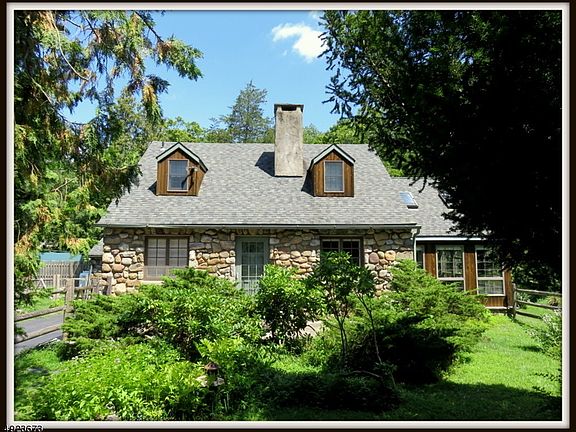 5th image of 902 Cedar Dr