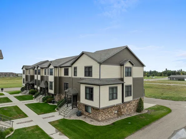 2943 8th St NW, Minot, ND 58703