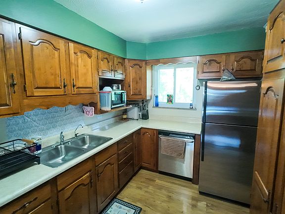 5th image of 109 Forrest Ave