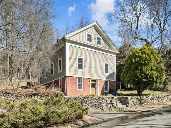 14 Wilbur Rd, Lincoln, RI 02865