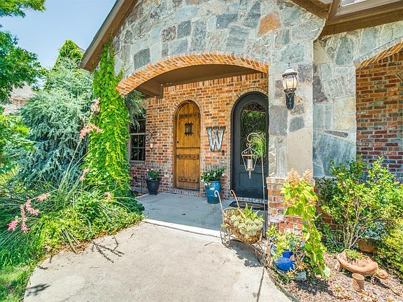3rd image of 1100 Pecan Hollow Trl