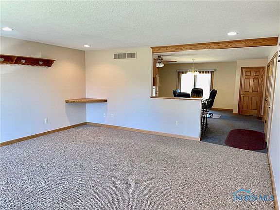 2nd image of 40 Crestview Dr Unit 12