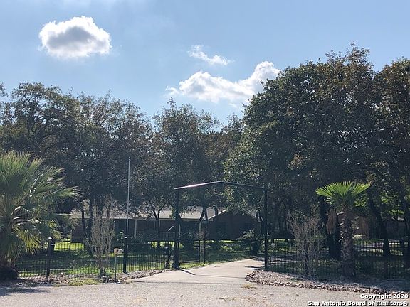 3rd image of 312 Hickory Trail Dr