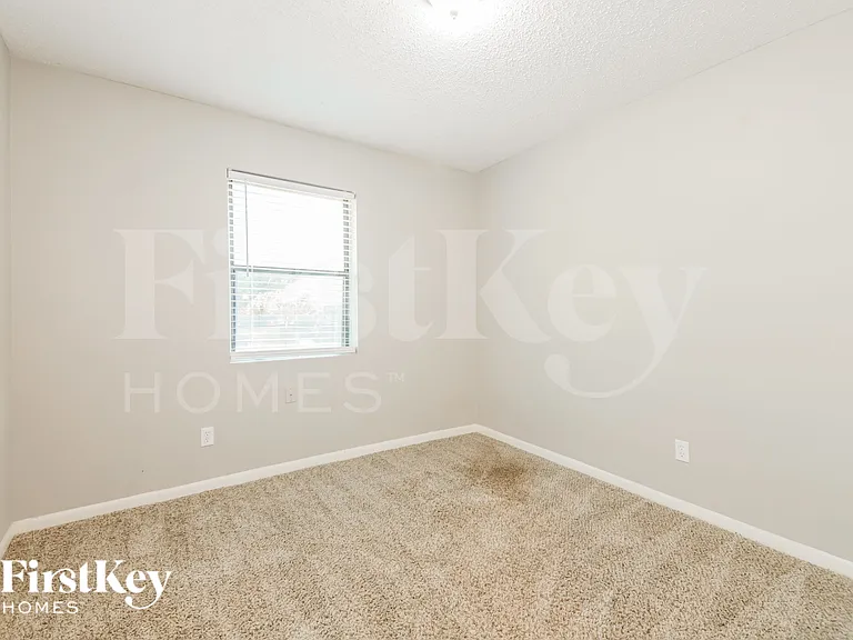 2813 Silvermeadow Ln — Photo 14