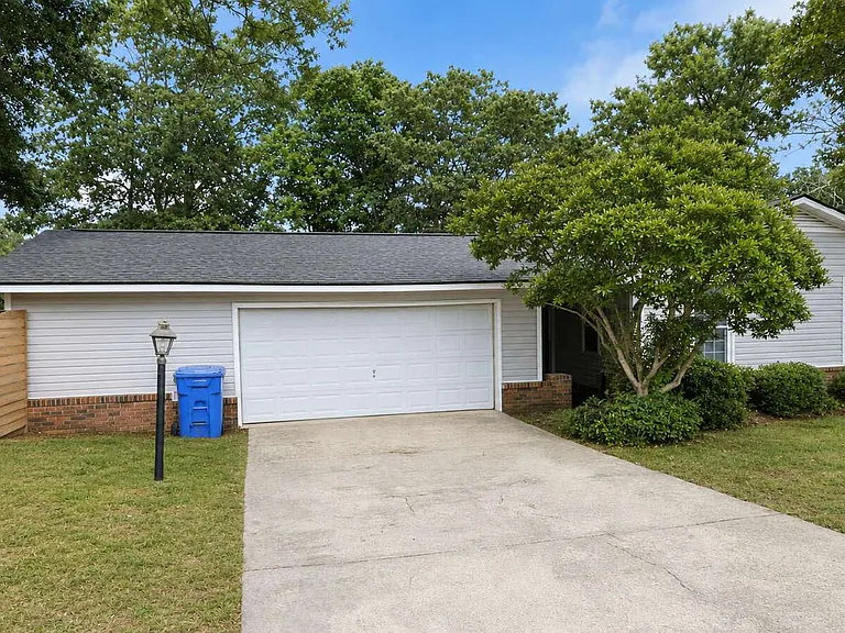 1902 Paisley Ave — Photo 1