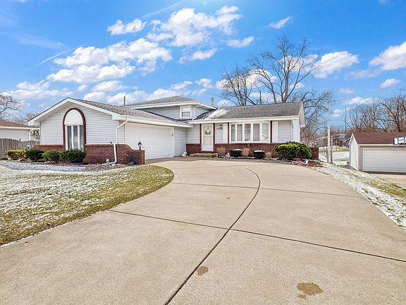 2nd image of 7139 W 83rd Pl