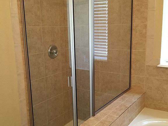 3rd image of 3801 Gardenia Ln