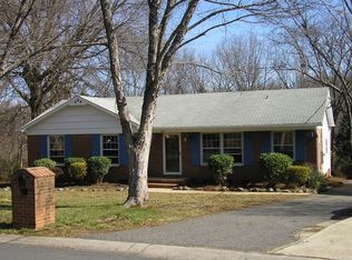 424 Fairgreen Dr, Charlotte, NC 28217