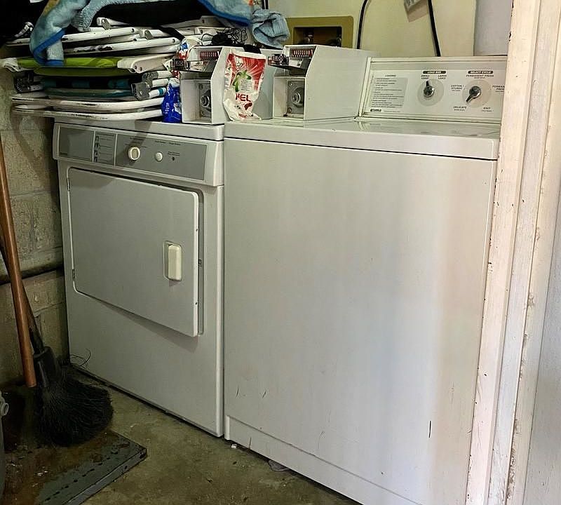2nd image of 920 Taylor Ave #2
